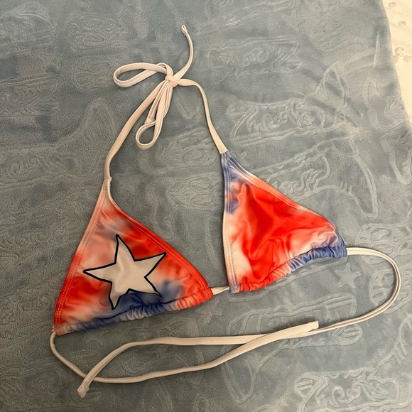 Bikinis - Picture 3 of 5